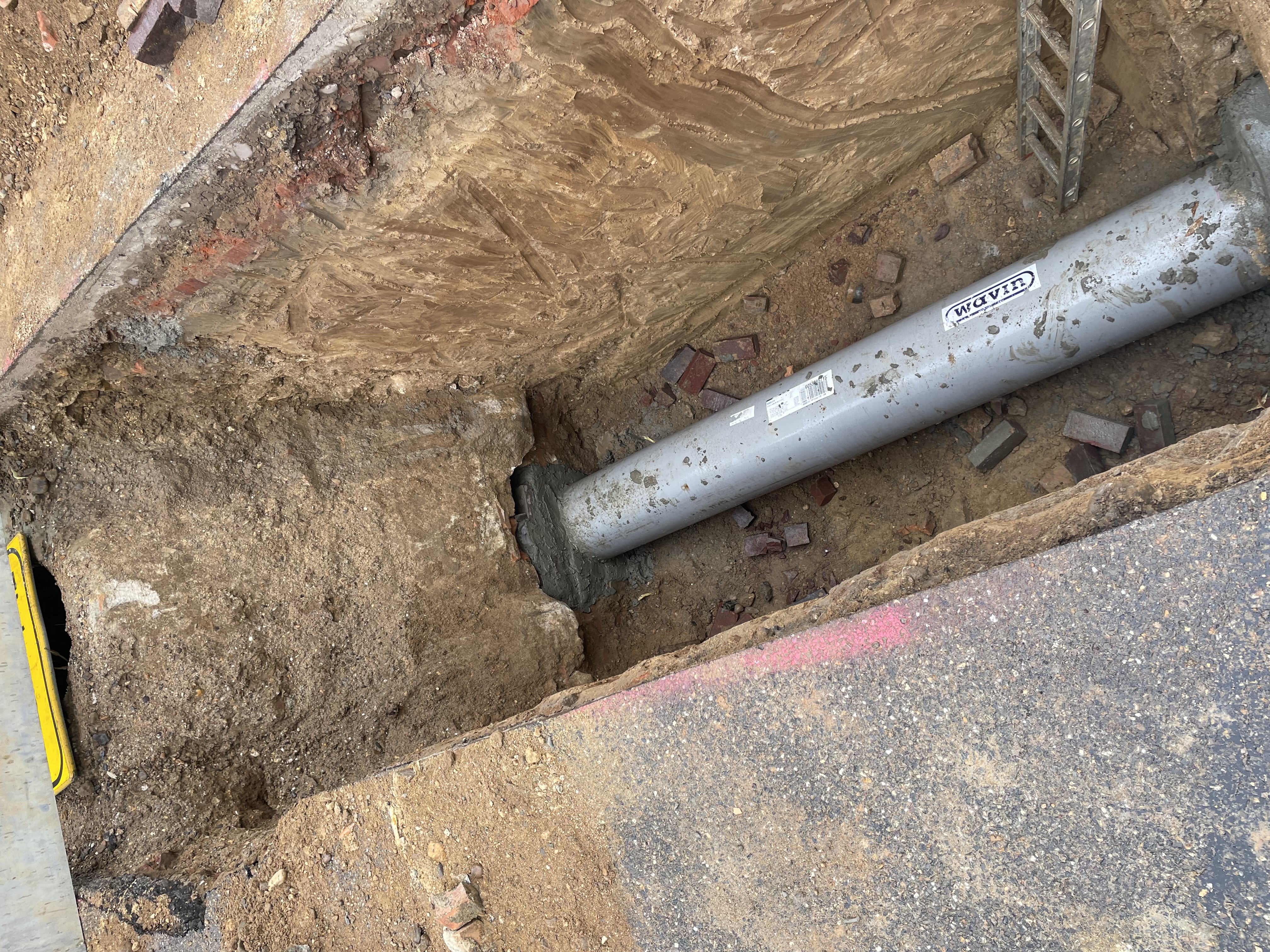 Rioolrenovatie overstortput - Grondwerk project foto