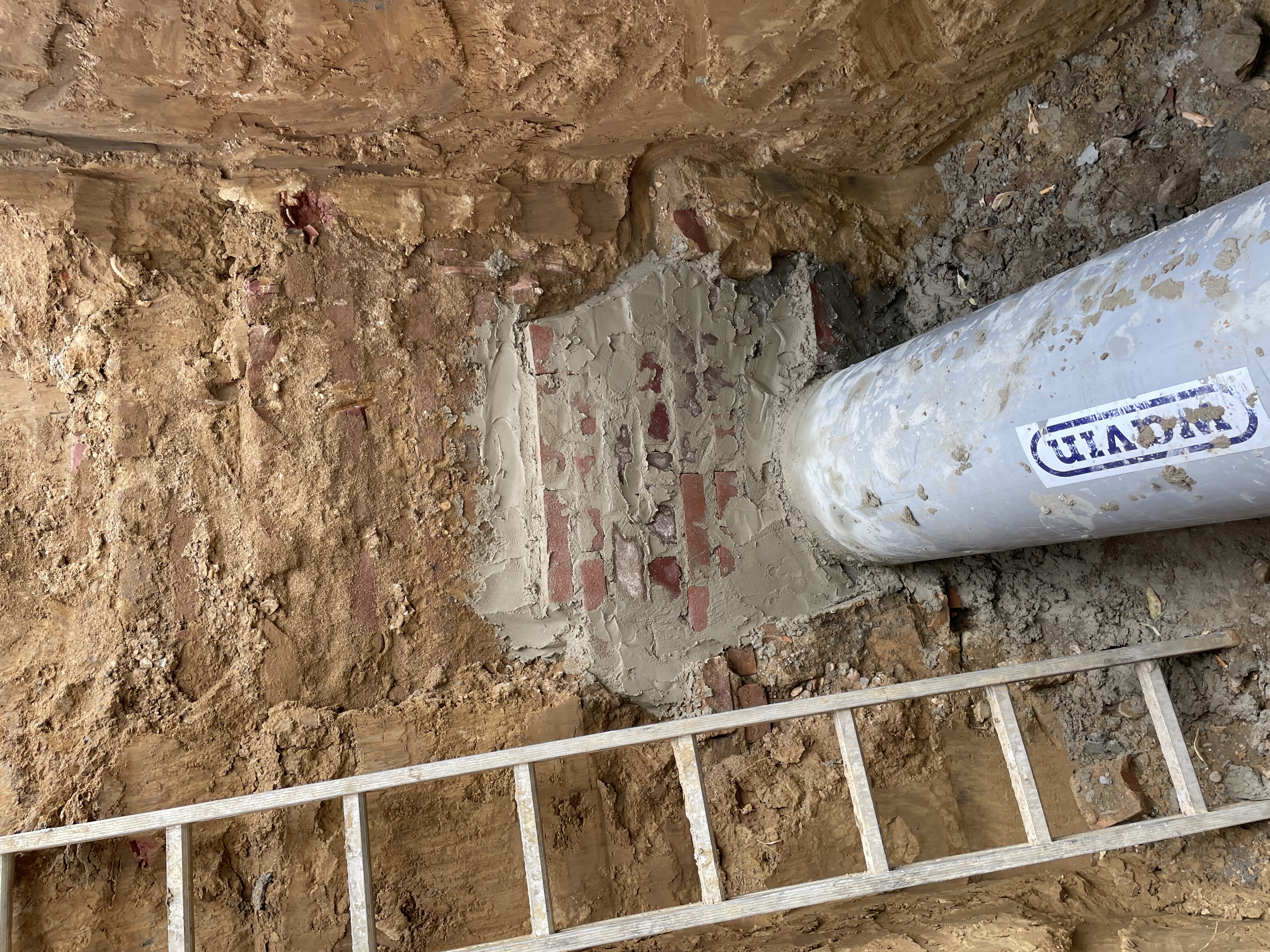 Rioolrenovatie overstortput - Grondwerk project foto