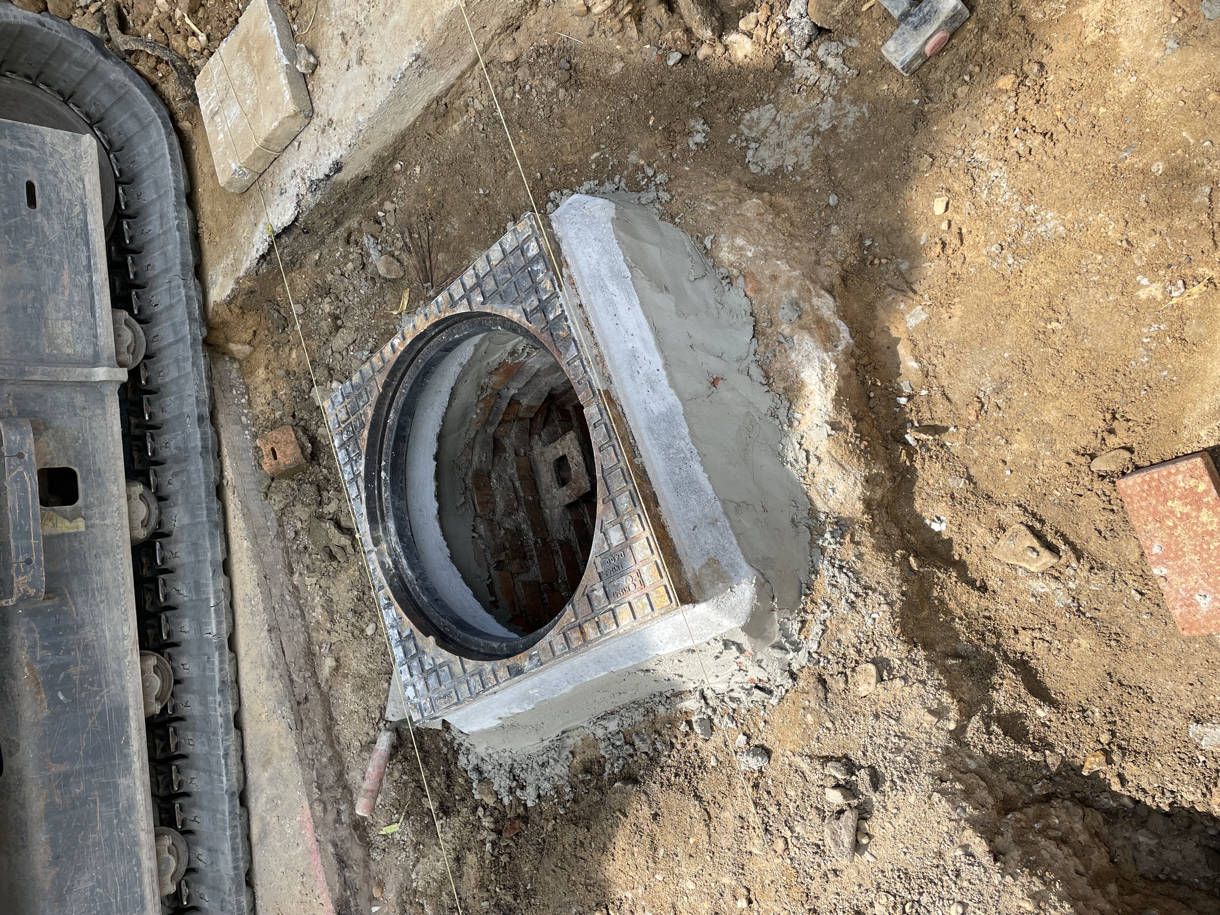 Rioolrenovatie overstortput - Grondwerk project foto