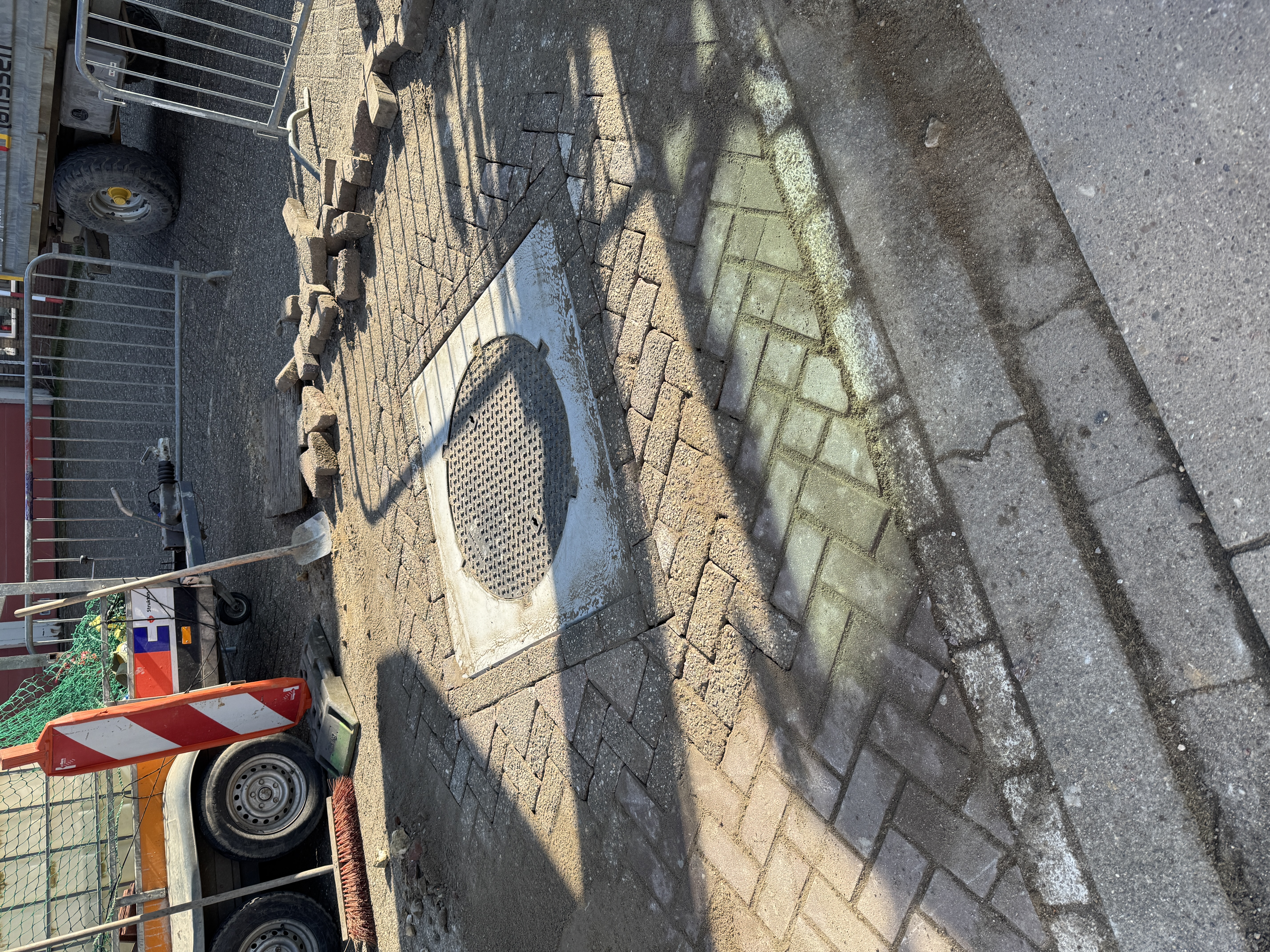 Vervangen putdeksels door gasdichte putdeksel - Riolering project foto