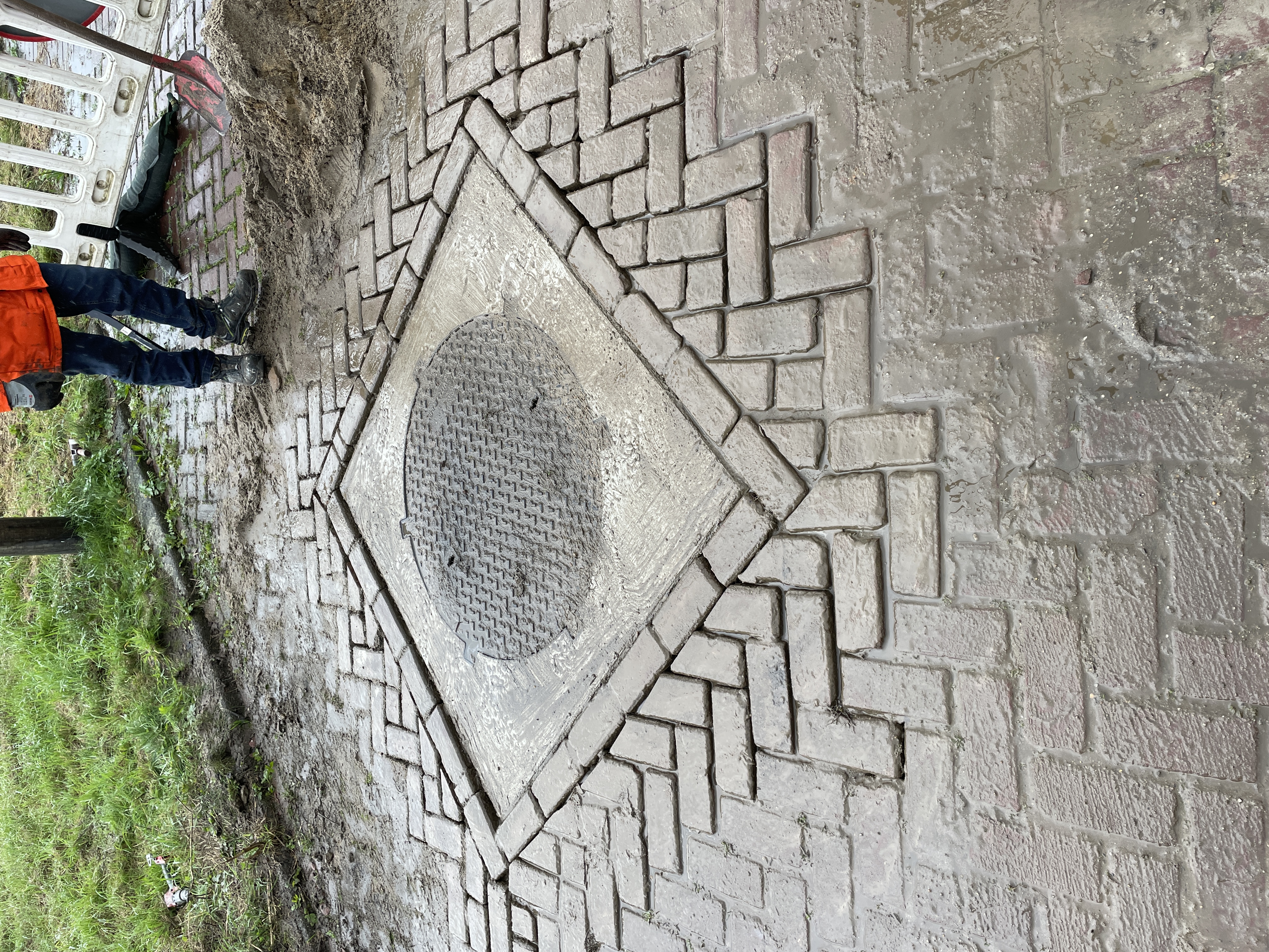 Vervangen putdeksels door gasdichte putdeksel - Riolering project foto