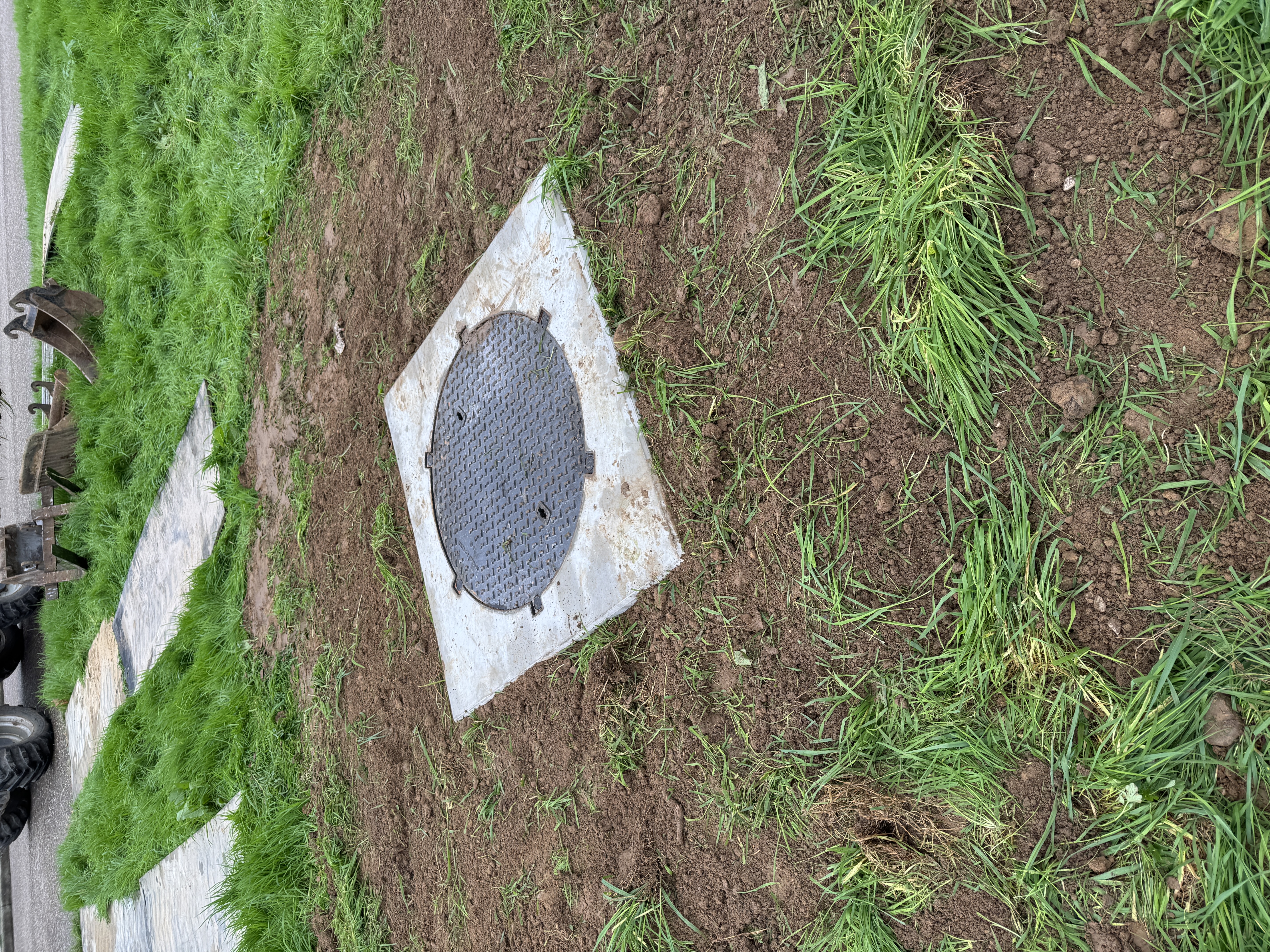 Vervangen putdeksels door gasdichte putdeksel - Riolering project foto