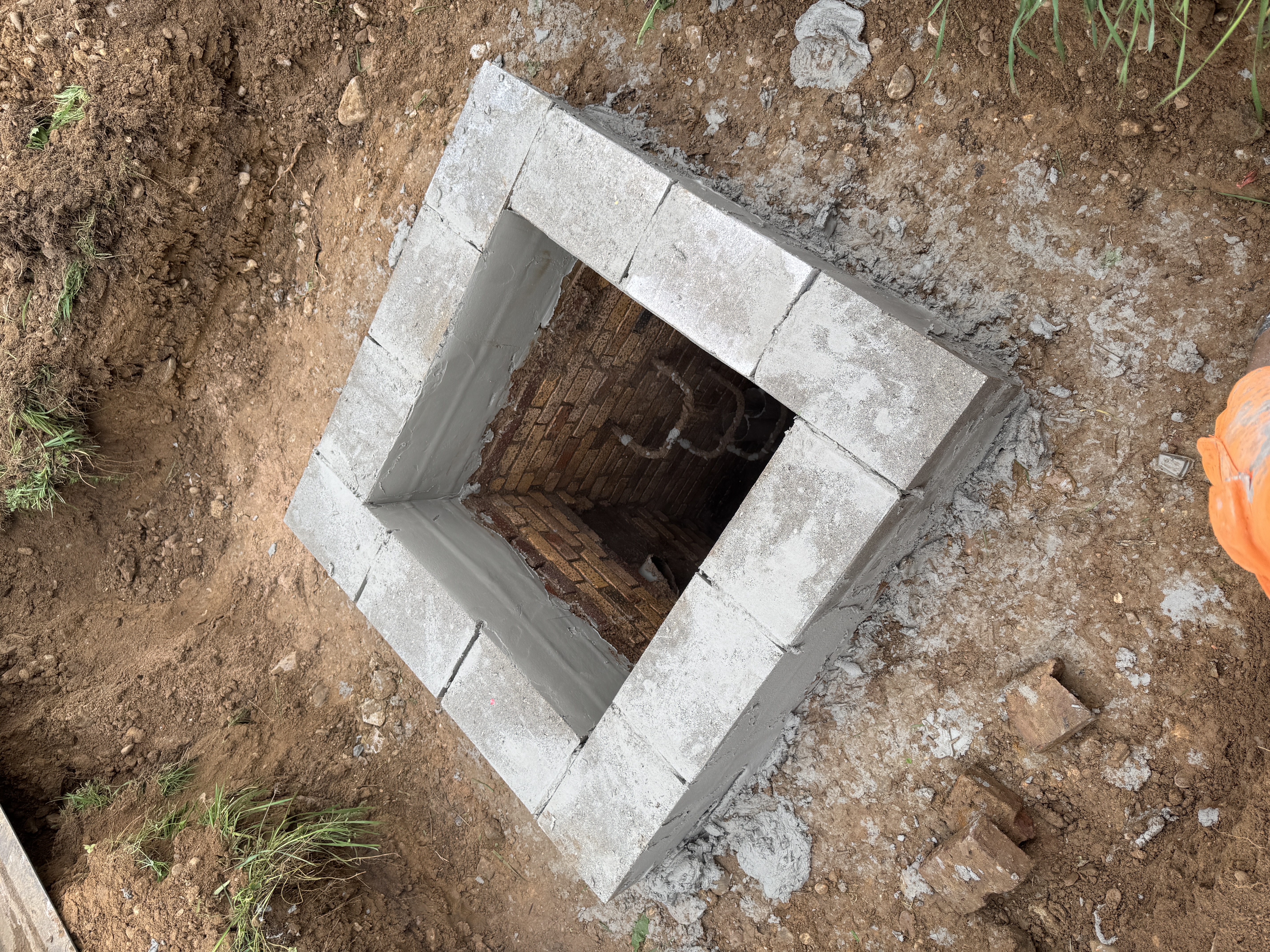 Vervangen putdeksels door gasdichte putdeksel - Riolering project foto