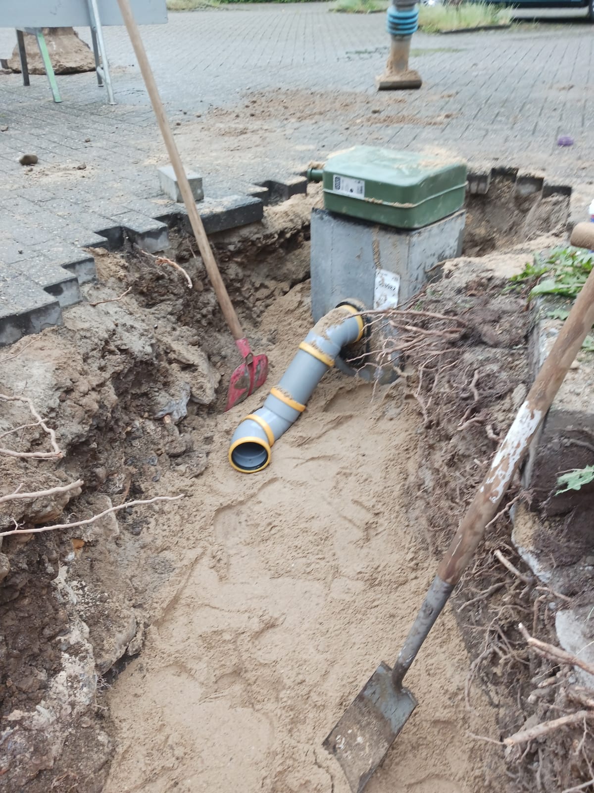 Vervangen kolk en aansluiting gemeente - Riolering project foto