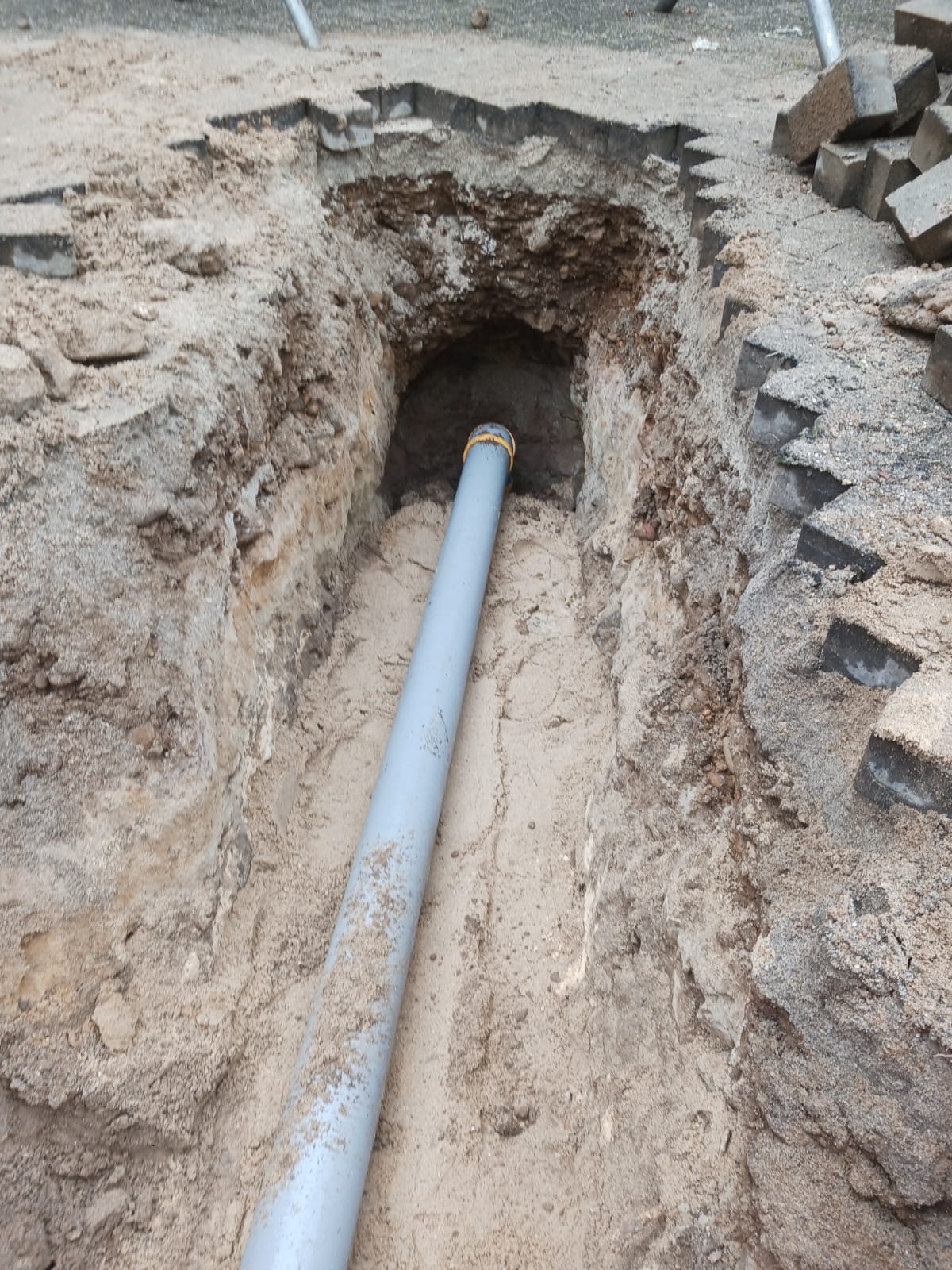 Vervangen kolk en aansluiting gemeente - Riolering project foto